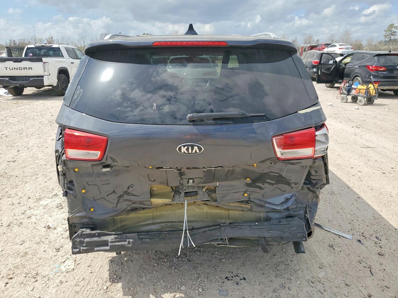 2016 Kia Sedona Lx - Image 6
