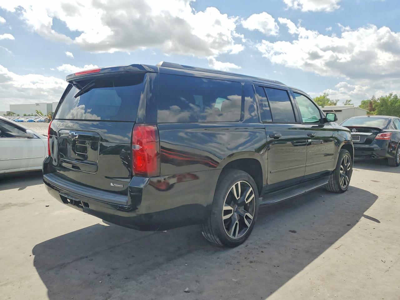 2018 Chevrolet Suburban C1500 Premier - Image 3