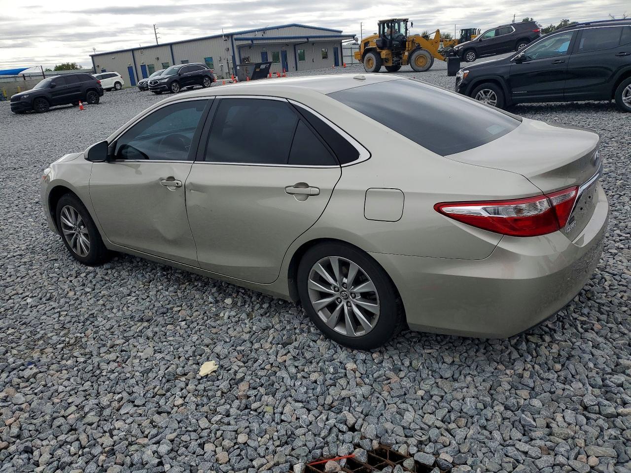 2016 Toyota Camry Xle - Фото 2