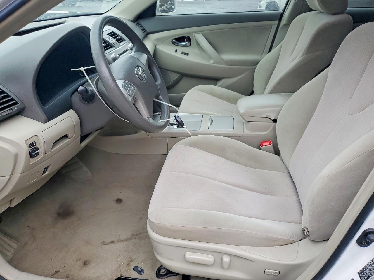 2011 Toyota Camry Le - Фото 7