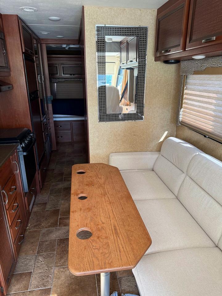 2016 Ford Econoline E450 Super Duty Commercial Stripped Chassis - Image 6