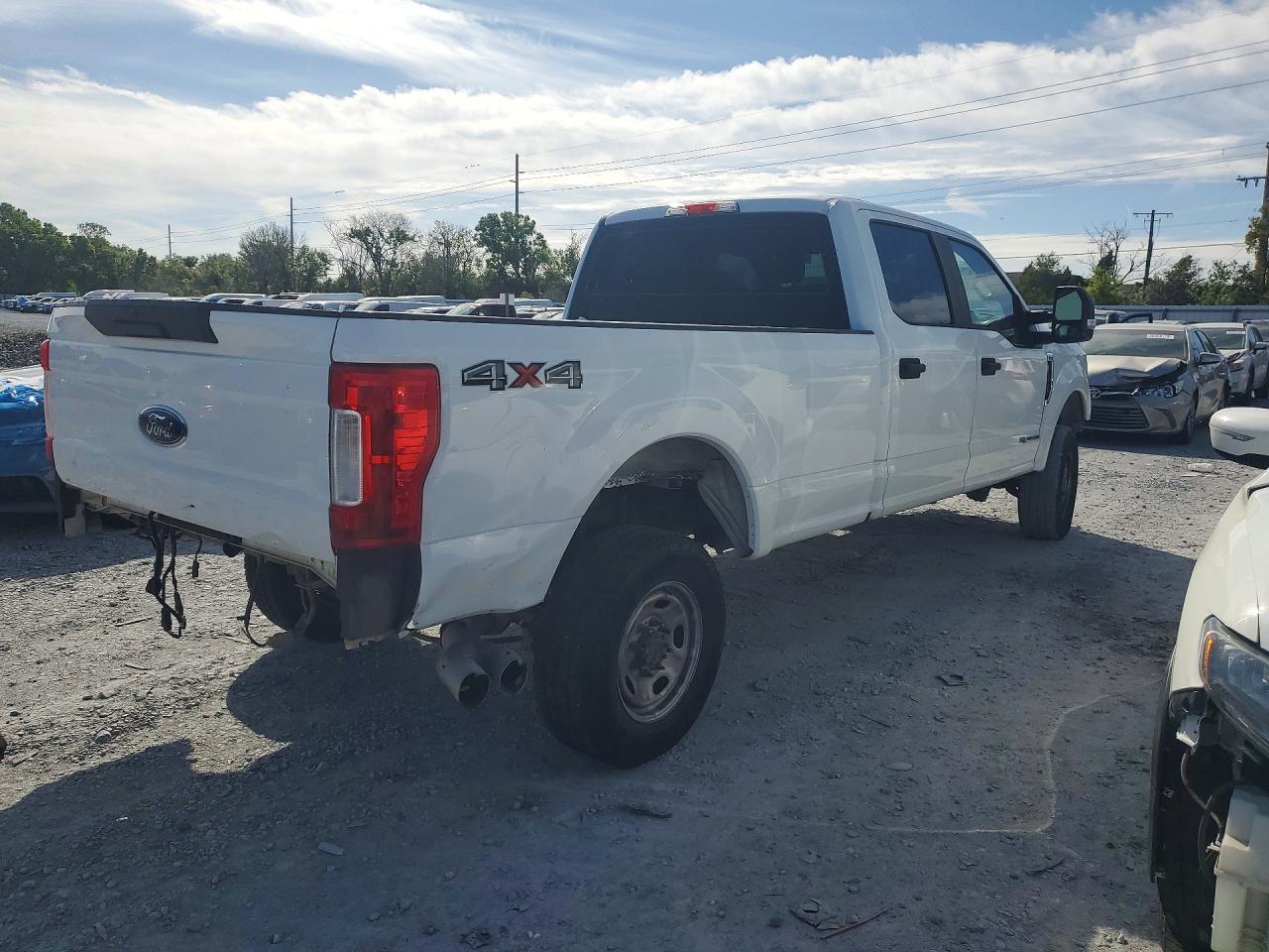 2017 Ford F250 Super Duty - Image 3