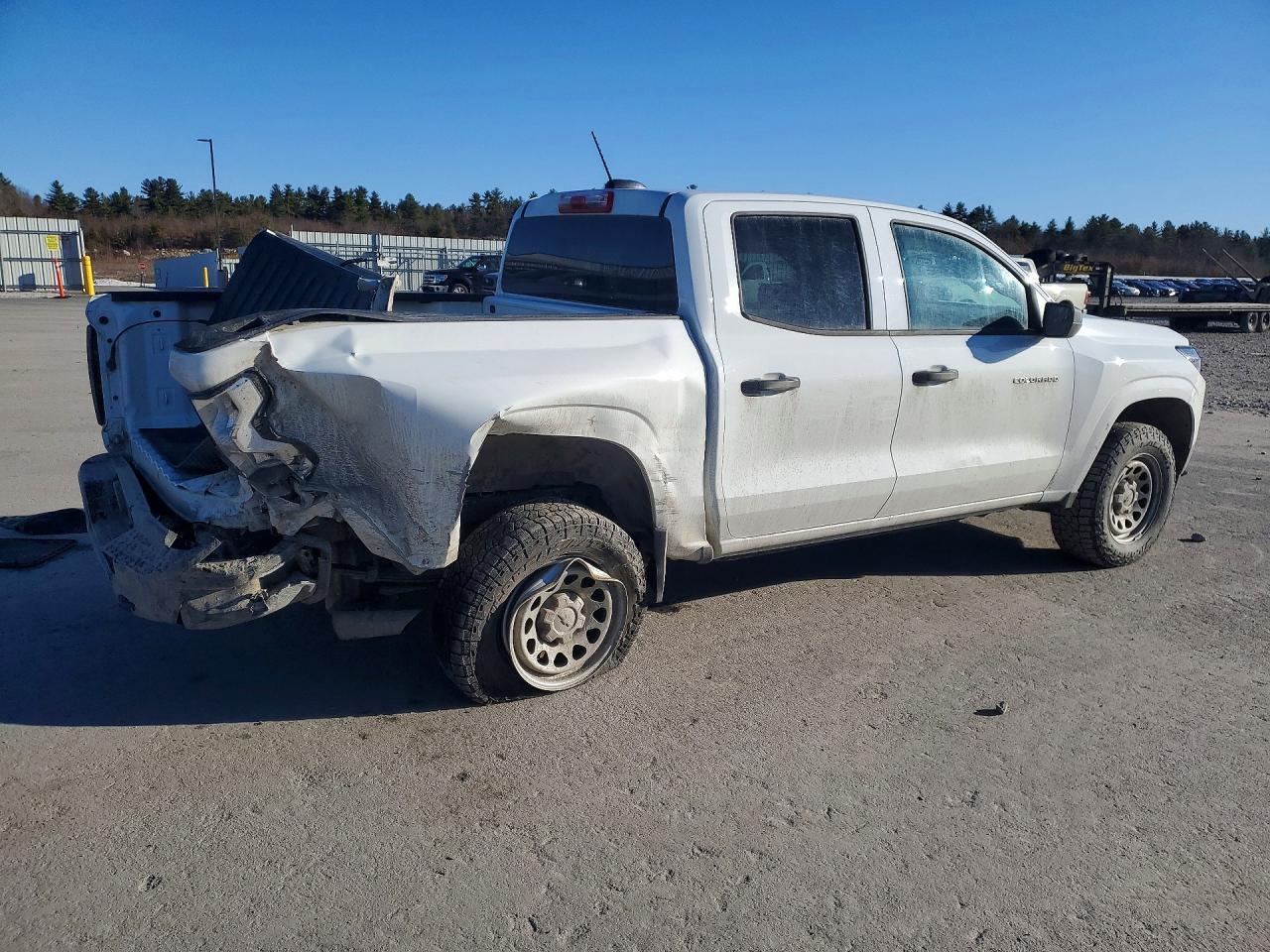 2023 Chevrolet Colorado - Фото 3