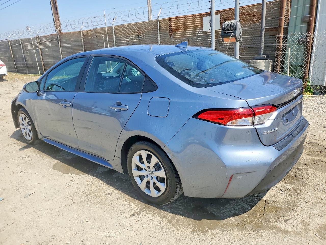 2025 Toyota Corolla Le - Фото 2