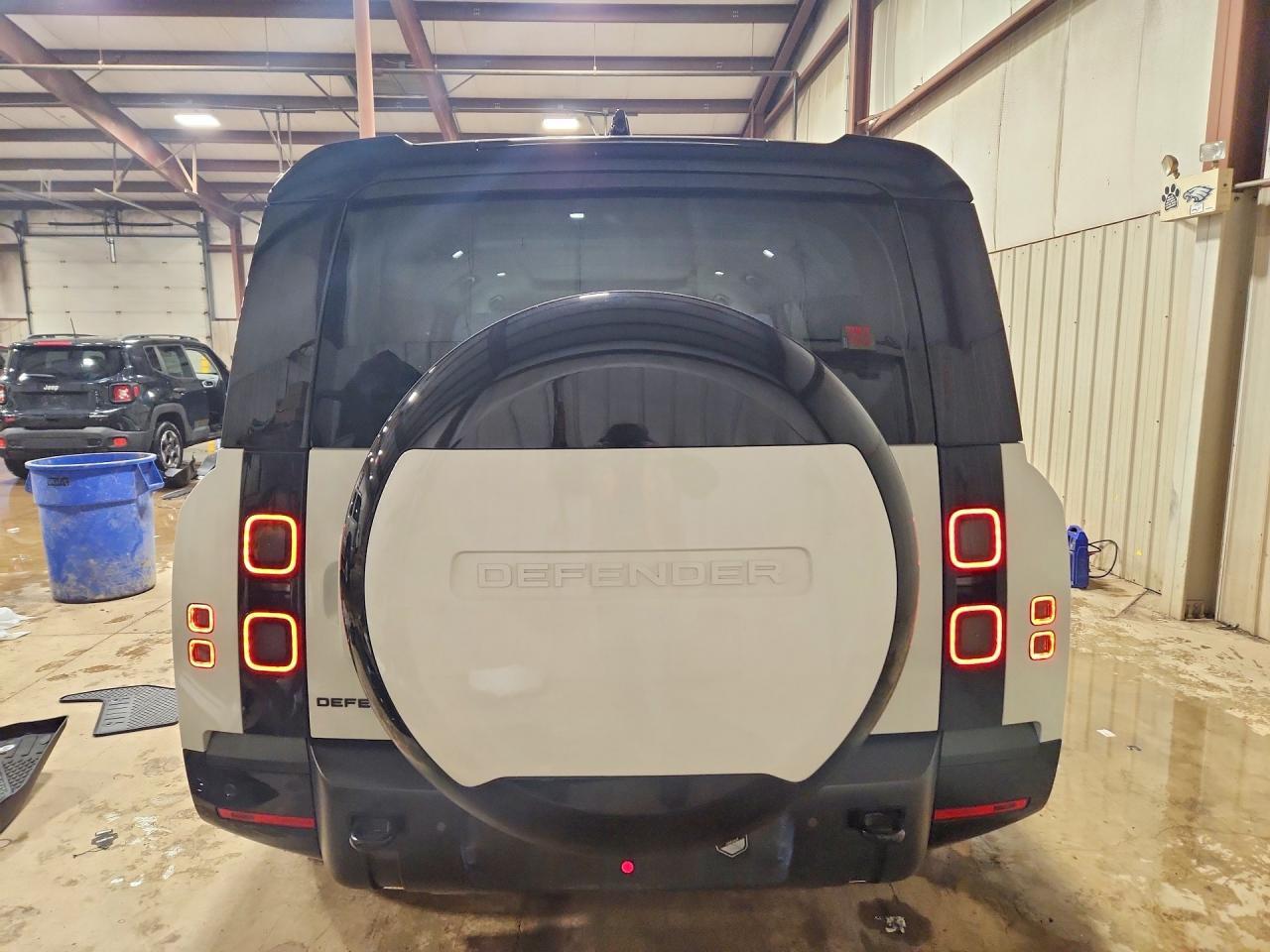 2026 Land Rover Defender 130 X-Dynamic Se - Image 6