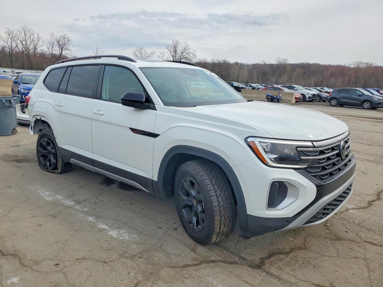 2025 Volkswagen Atlas Peak Edition Se - Image 4