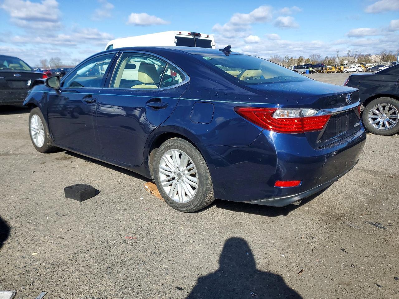 2014 Lexus Es 350 Base - Image 2