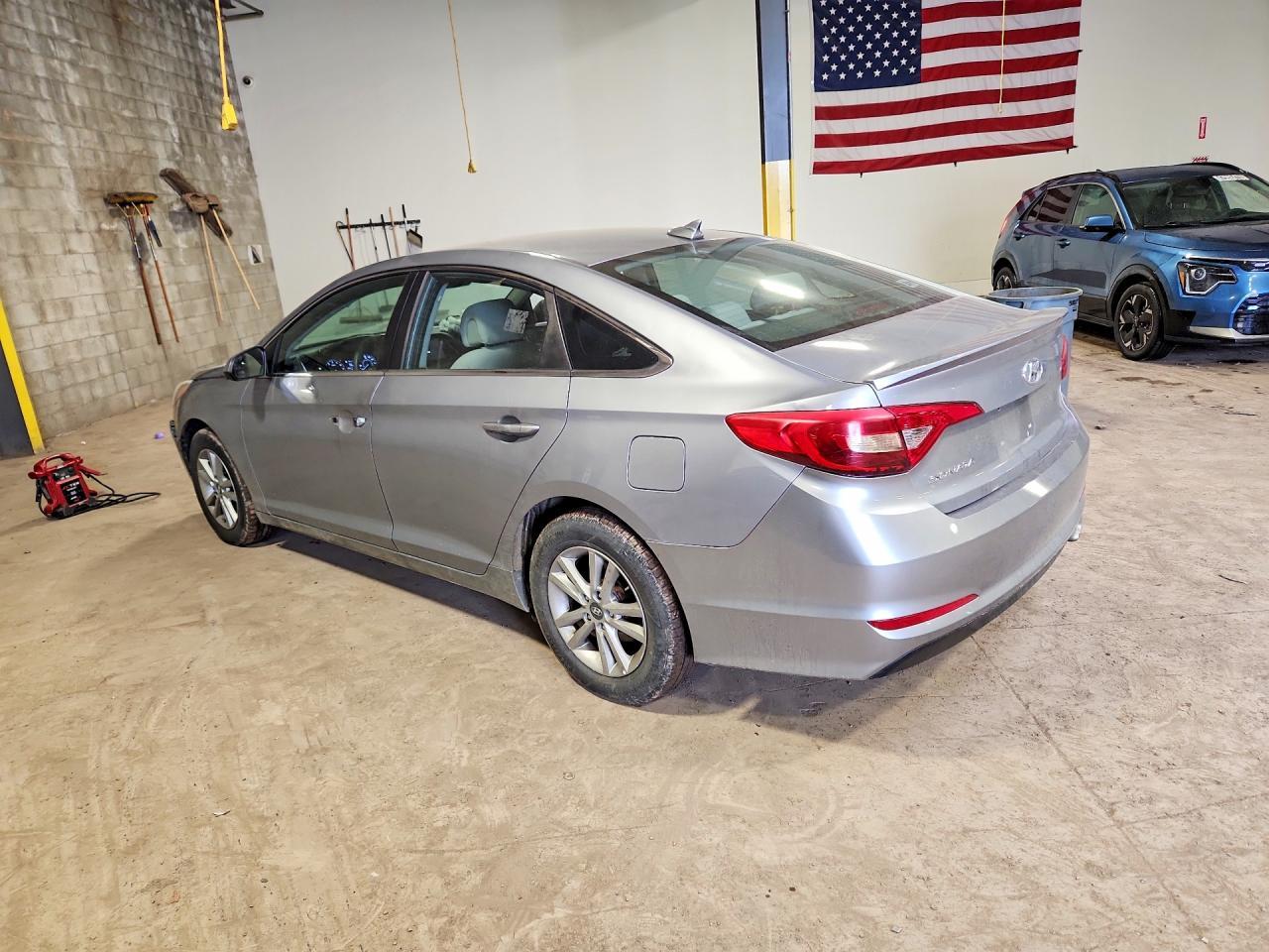 2017 Hyundai Sonata Base - Фото 2