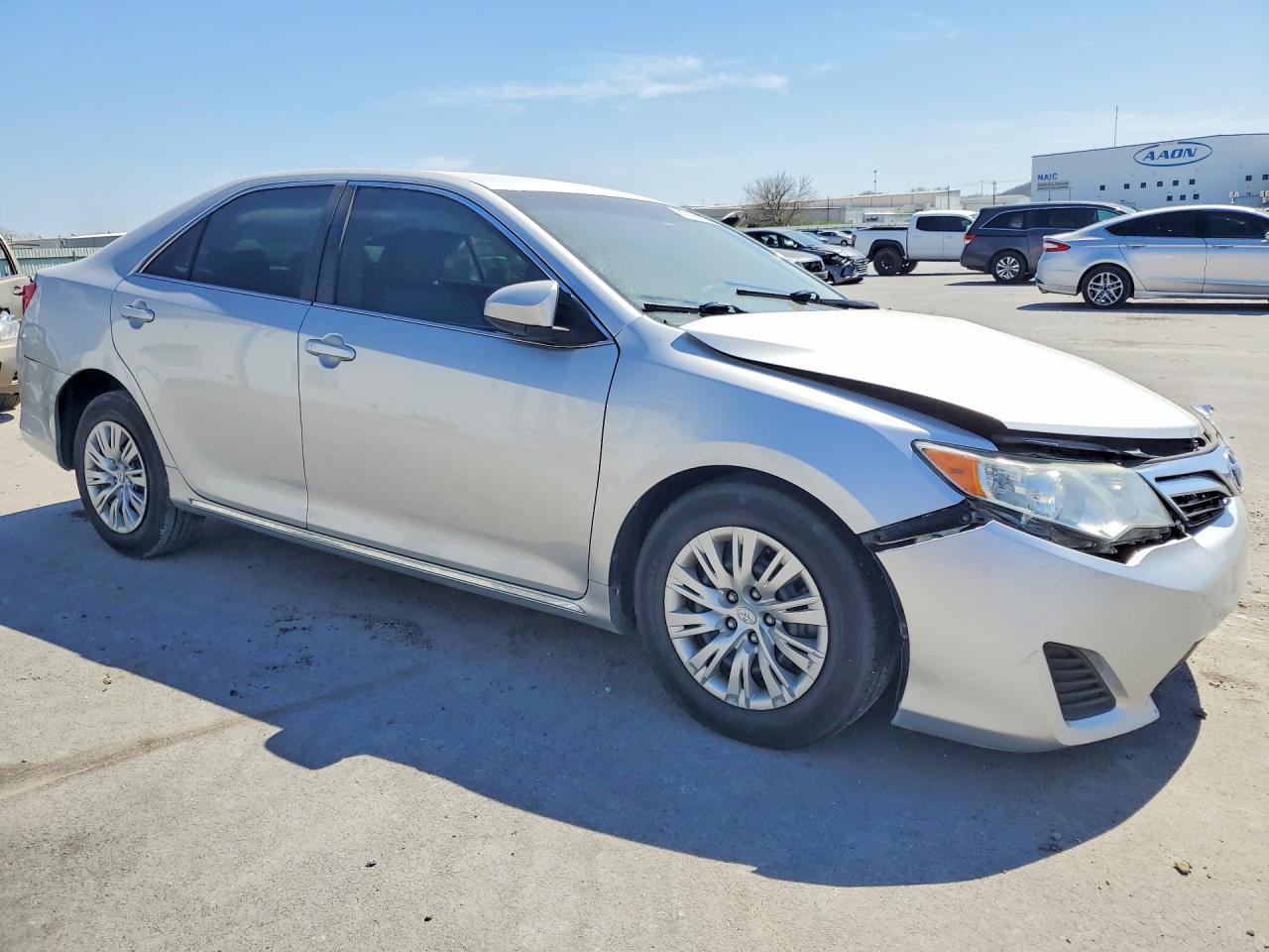 2014 Toyota Camry Le - Image 4