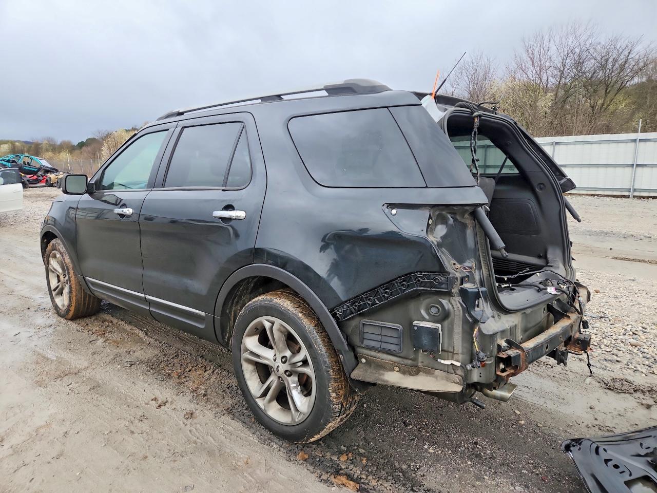 2014 Ford Explorer Limited - Image 2