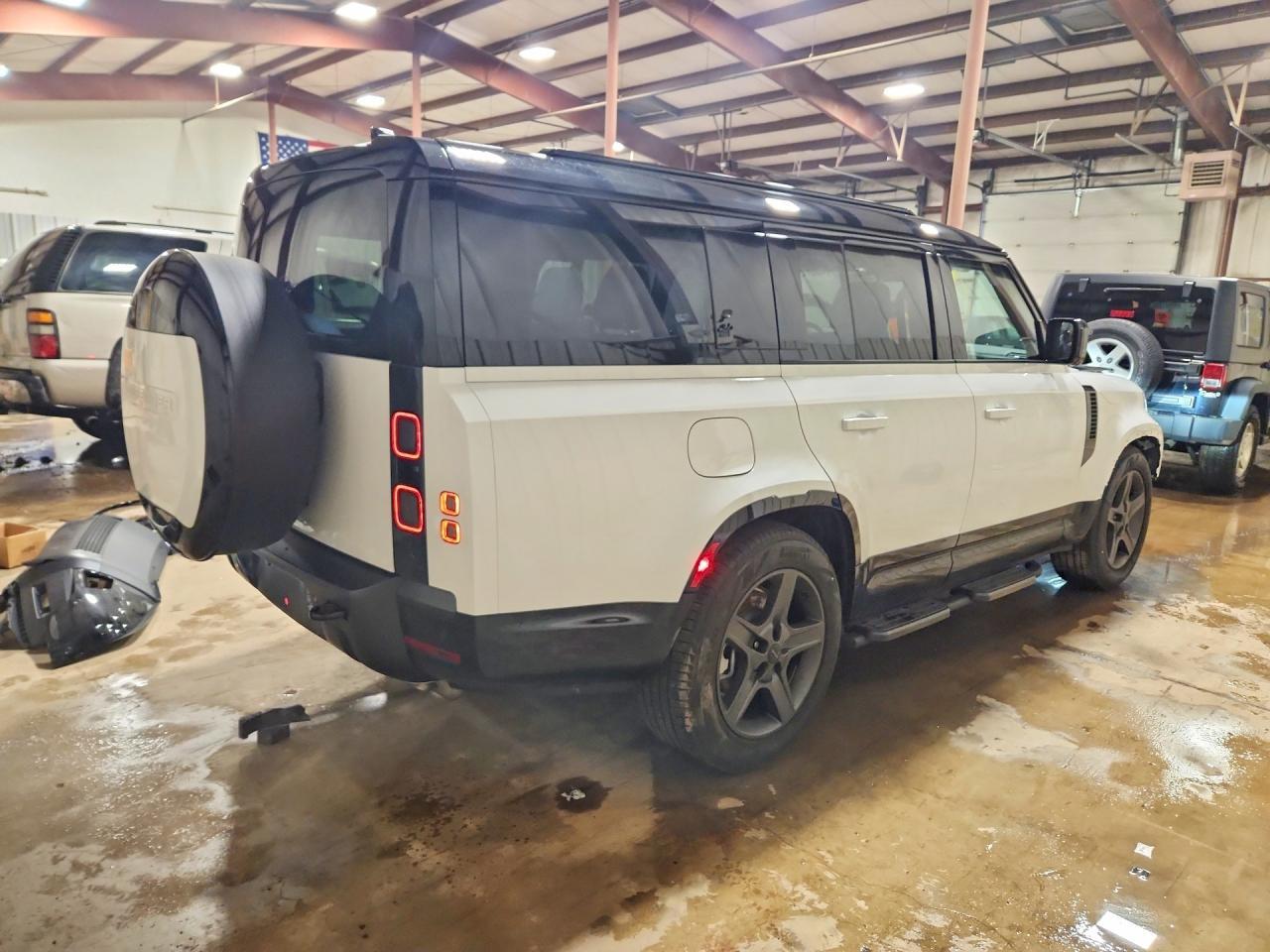 2026 Land Rover Defender 130 X-Dynamic Se - Image 3