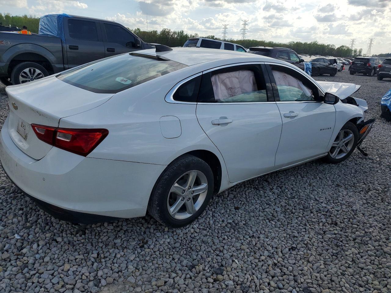 2021 Chevrolet Malibu Ls - Фото 3