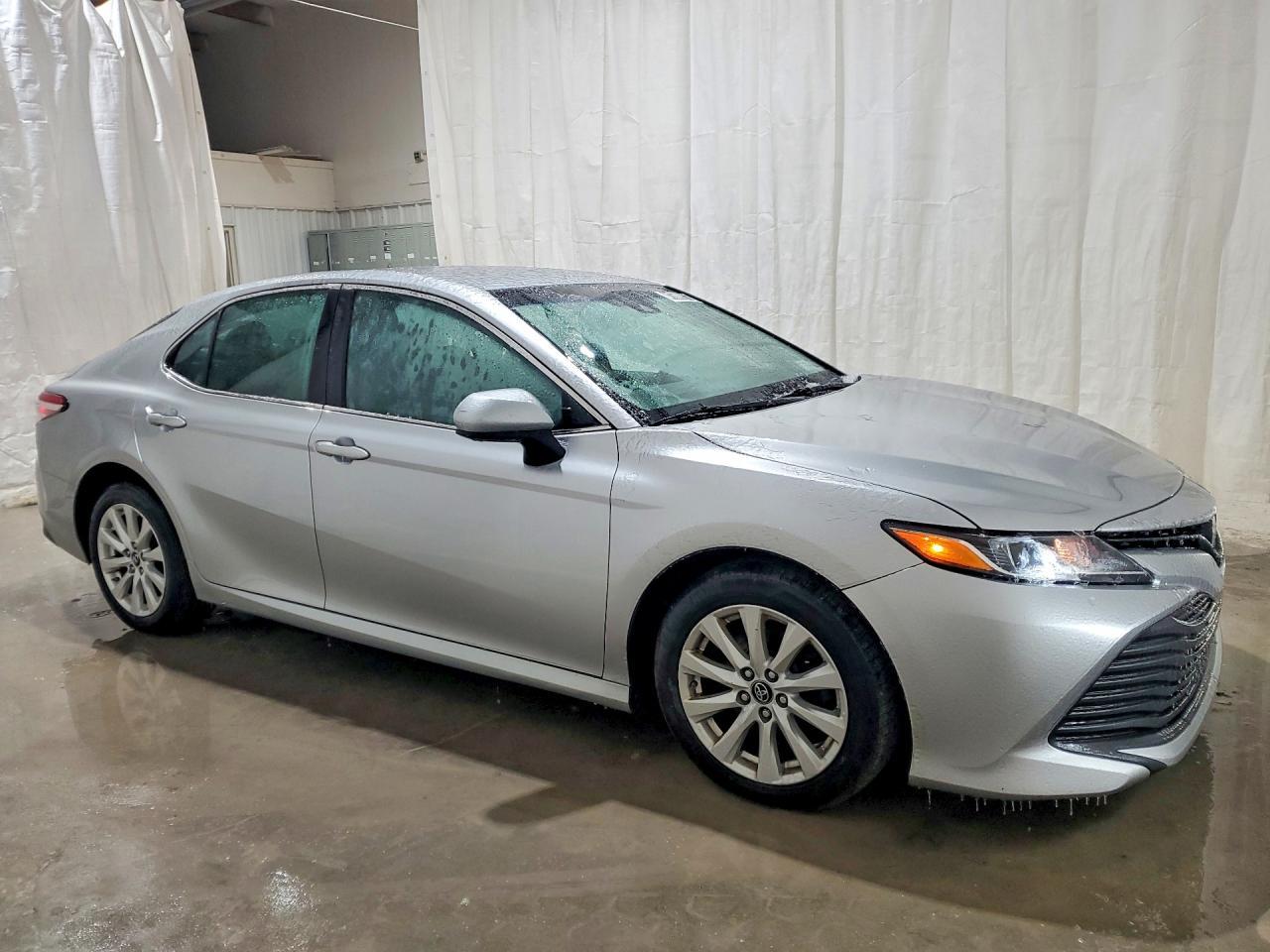 2018 Toyota Camry Le - Image 4