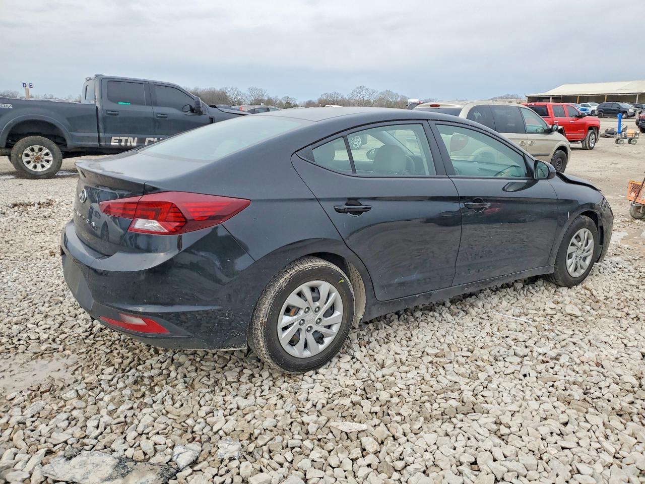 2020 Hyundai Elantra Se - Image 3