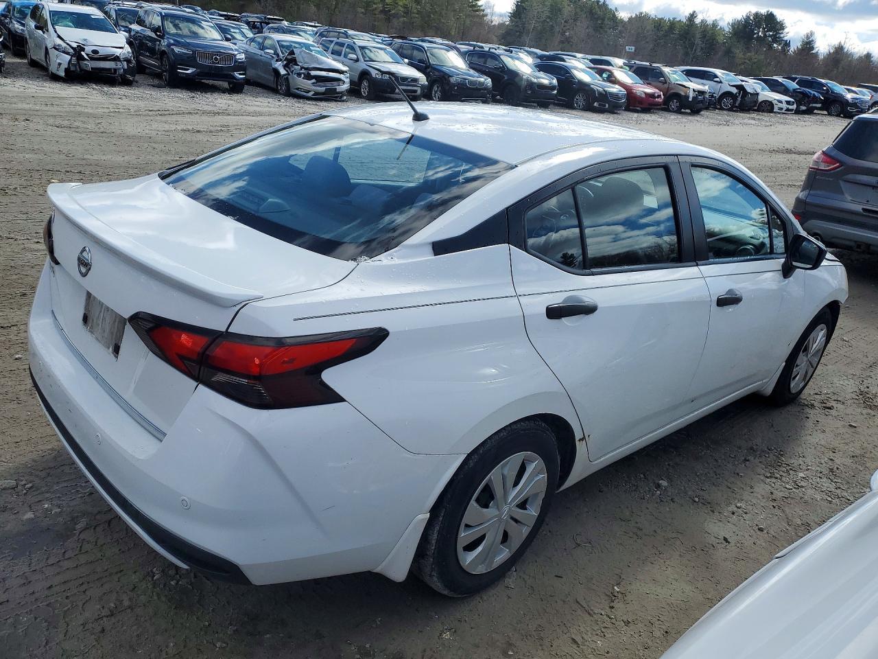 2020 Nissan Versa S - Фото 3