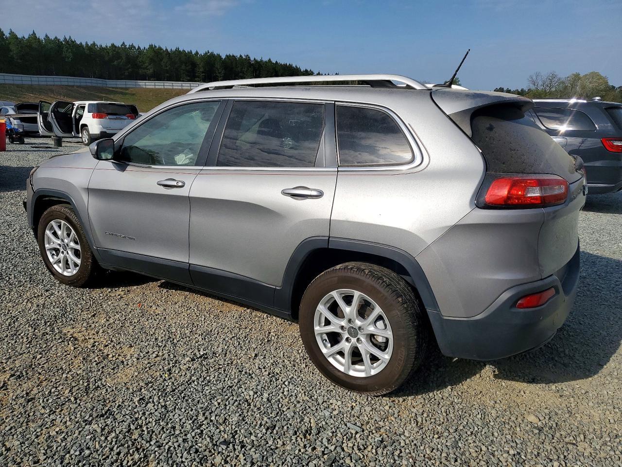 2015 Jeep Cherokee Latitude - Image 2