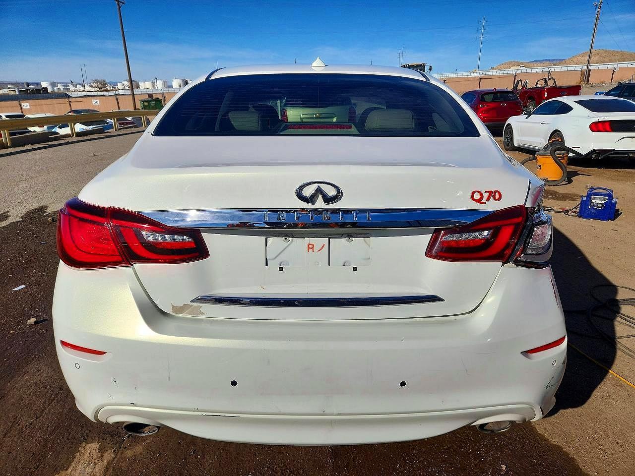 2015 Infiniti Q70 3.7 - Image 6