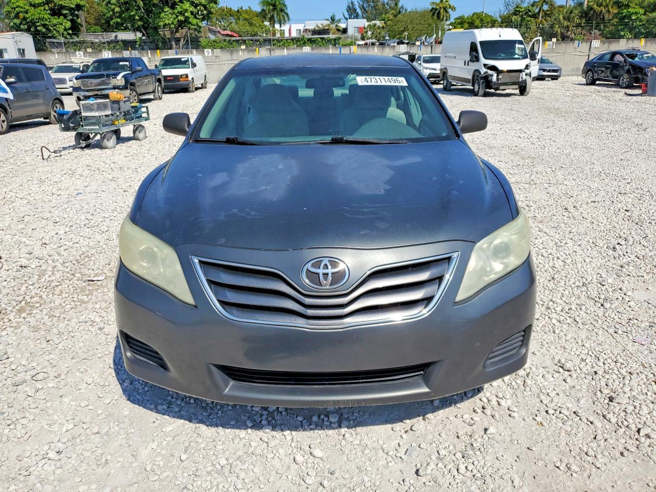 2010 Toyota Camry Le - Image 5