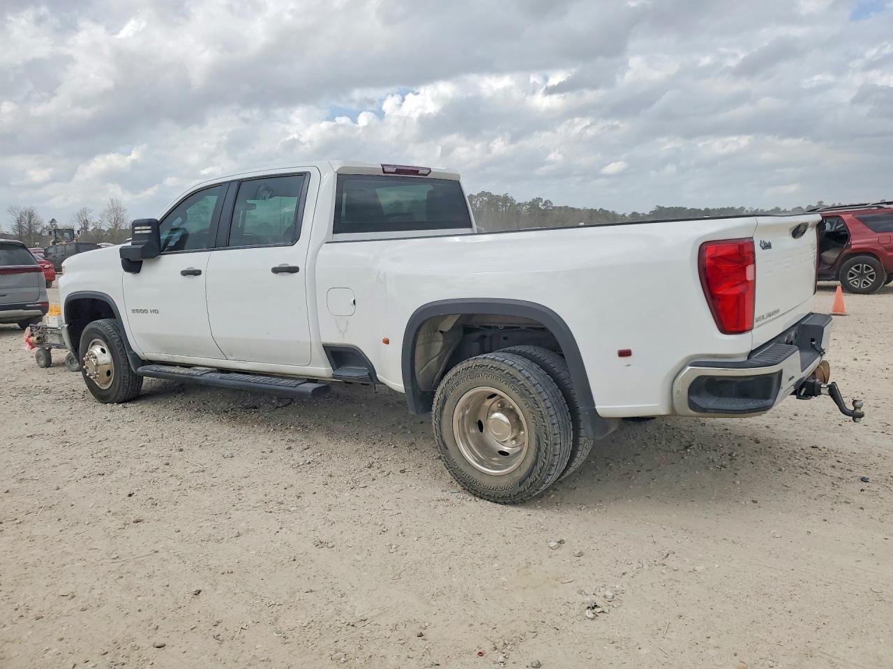 2021 Chevrolet Silverado C3500 - Фото 2