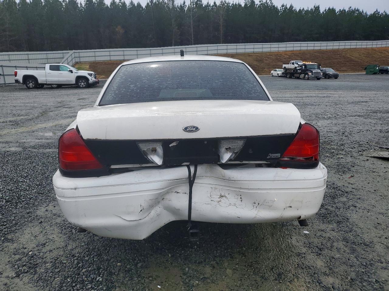 2010 Ford Crown Victoria - Image 6