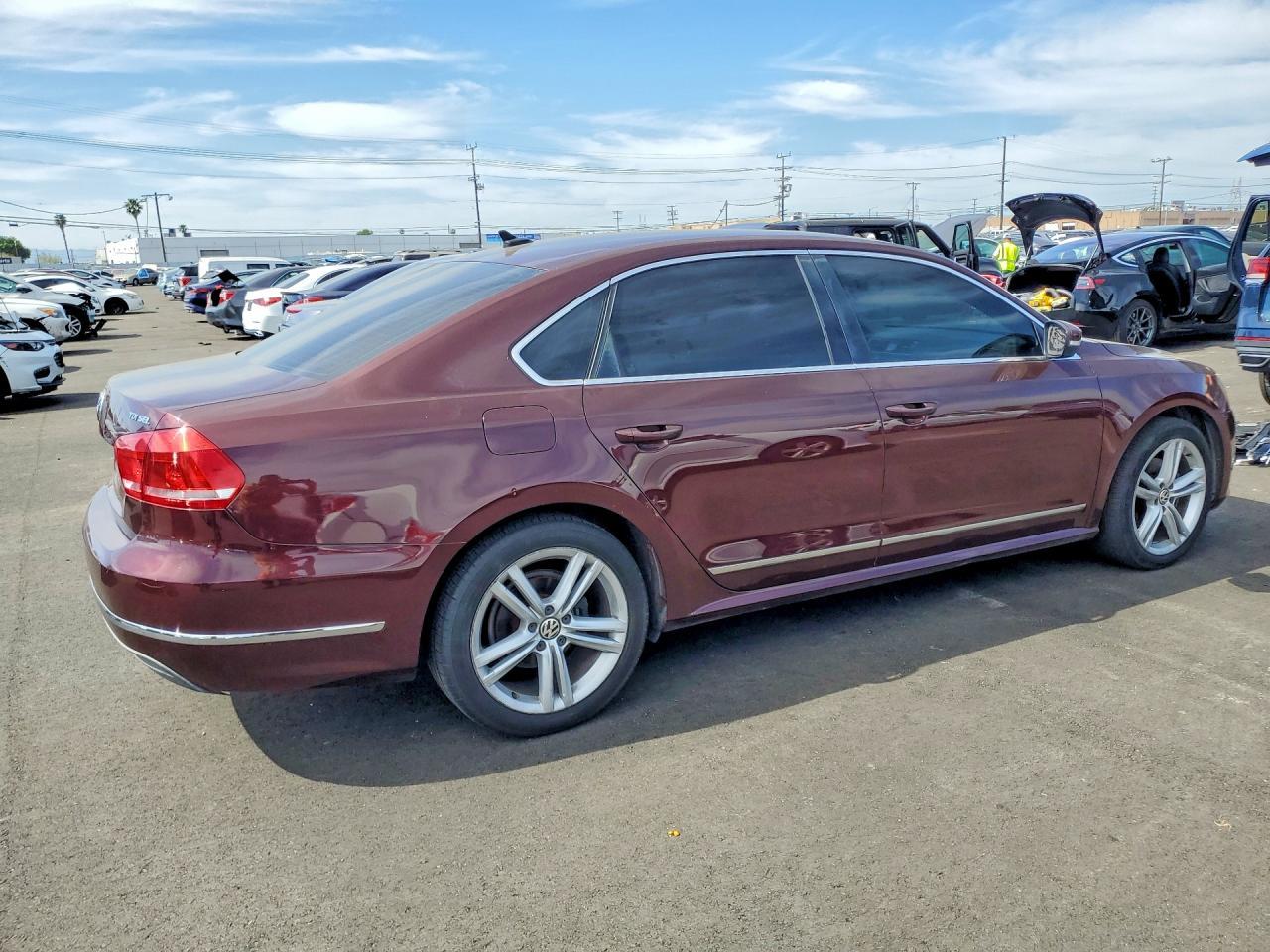2013 Volkswagen Passat Sel - Фото 3