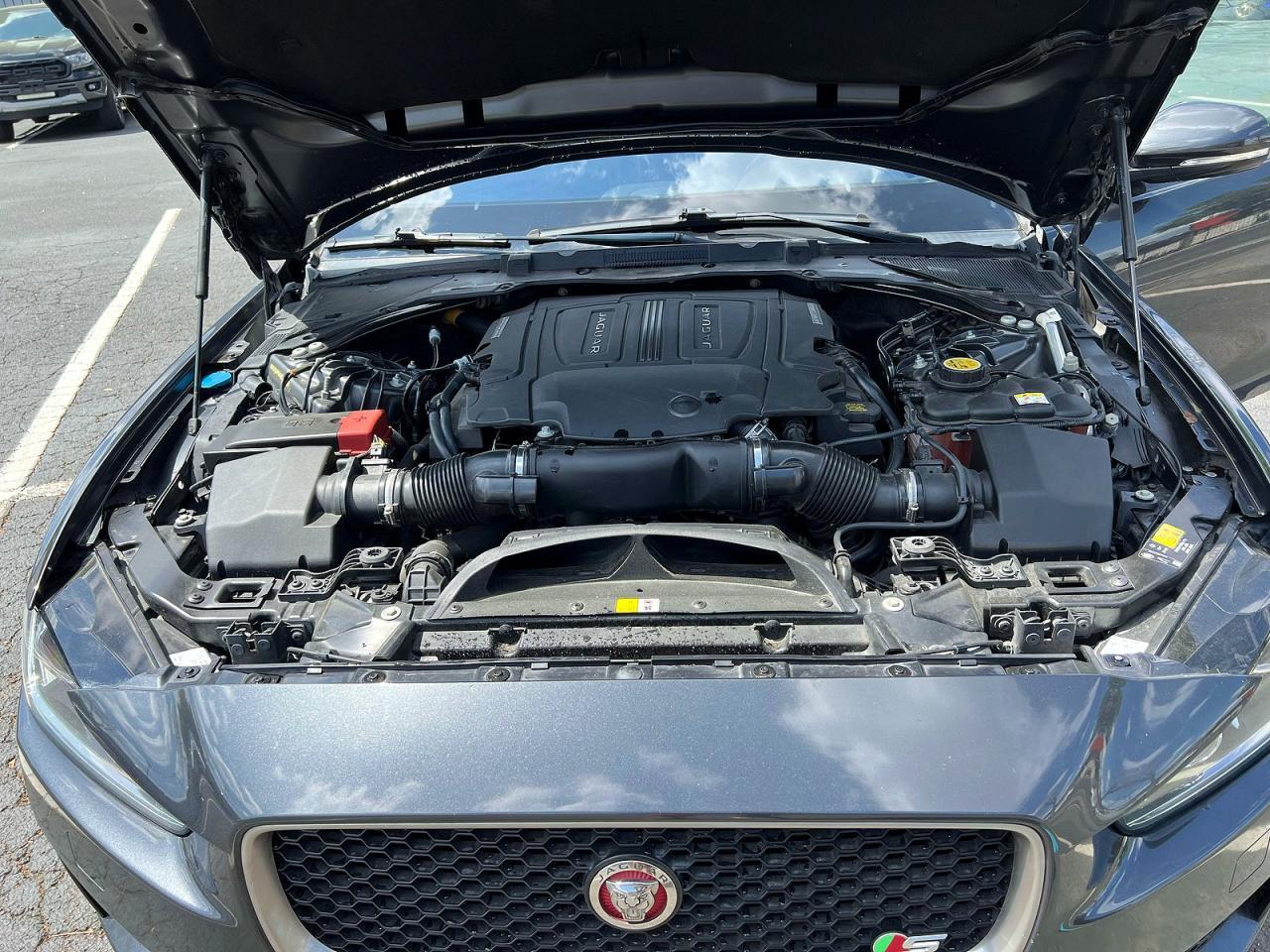 2019 Jaguar Xe S - Image 7