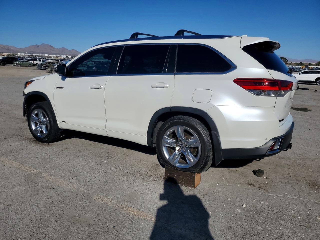 2019 Toyota Highlander Hybrid Limited - Image 2