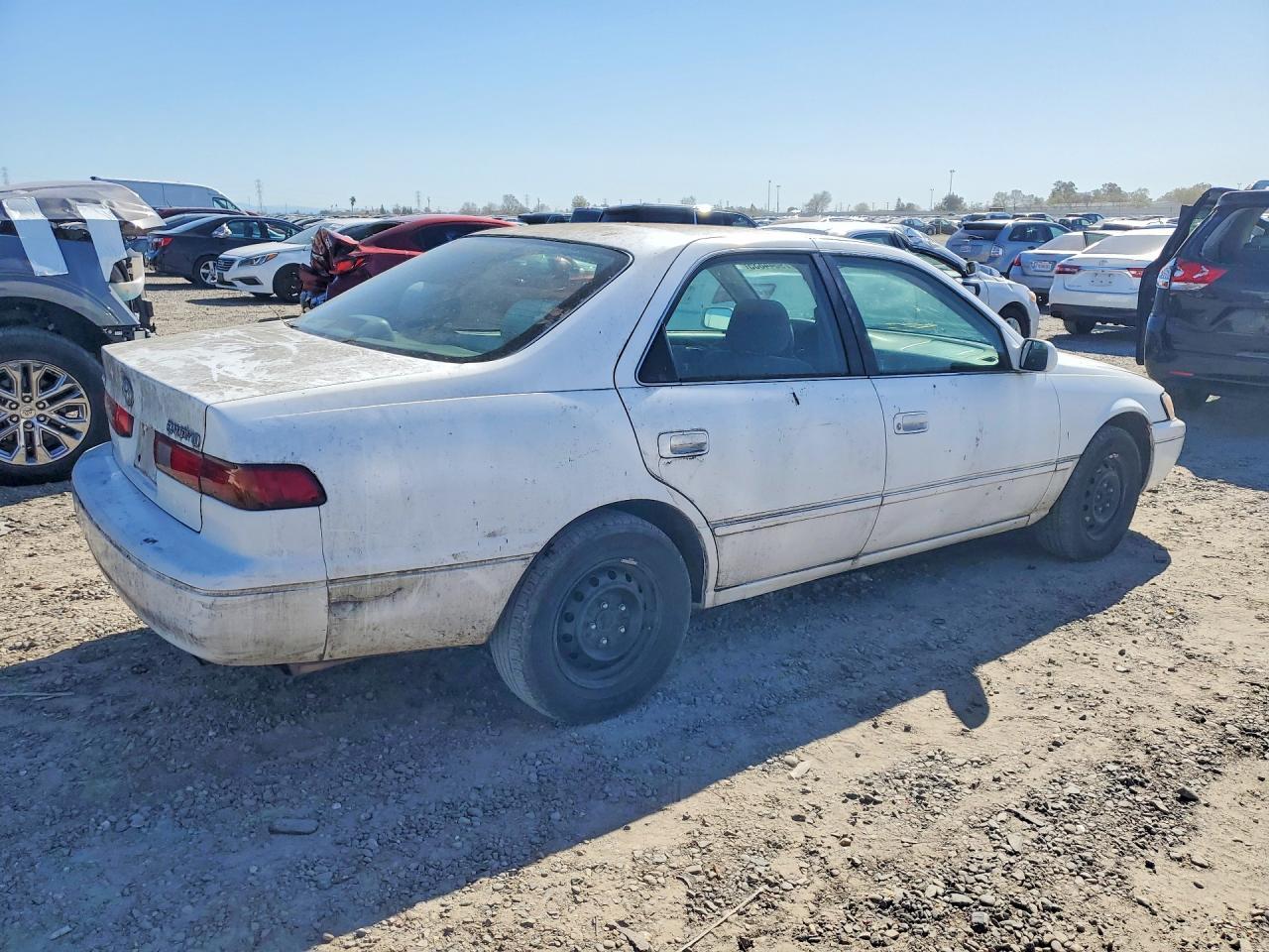 1998 Toyota Camry Le - Фото 3