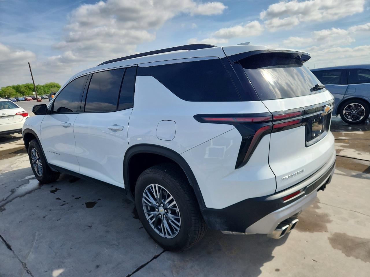 2024 Chevrolet Traverse Lt - Фото 2