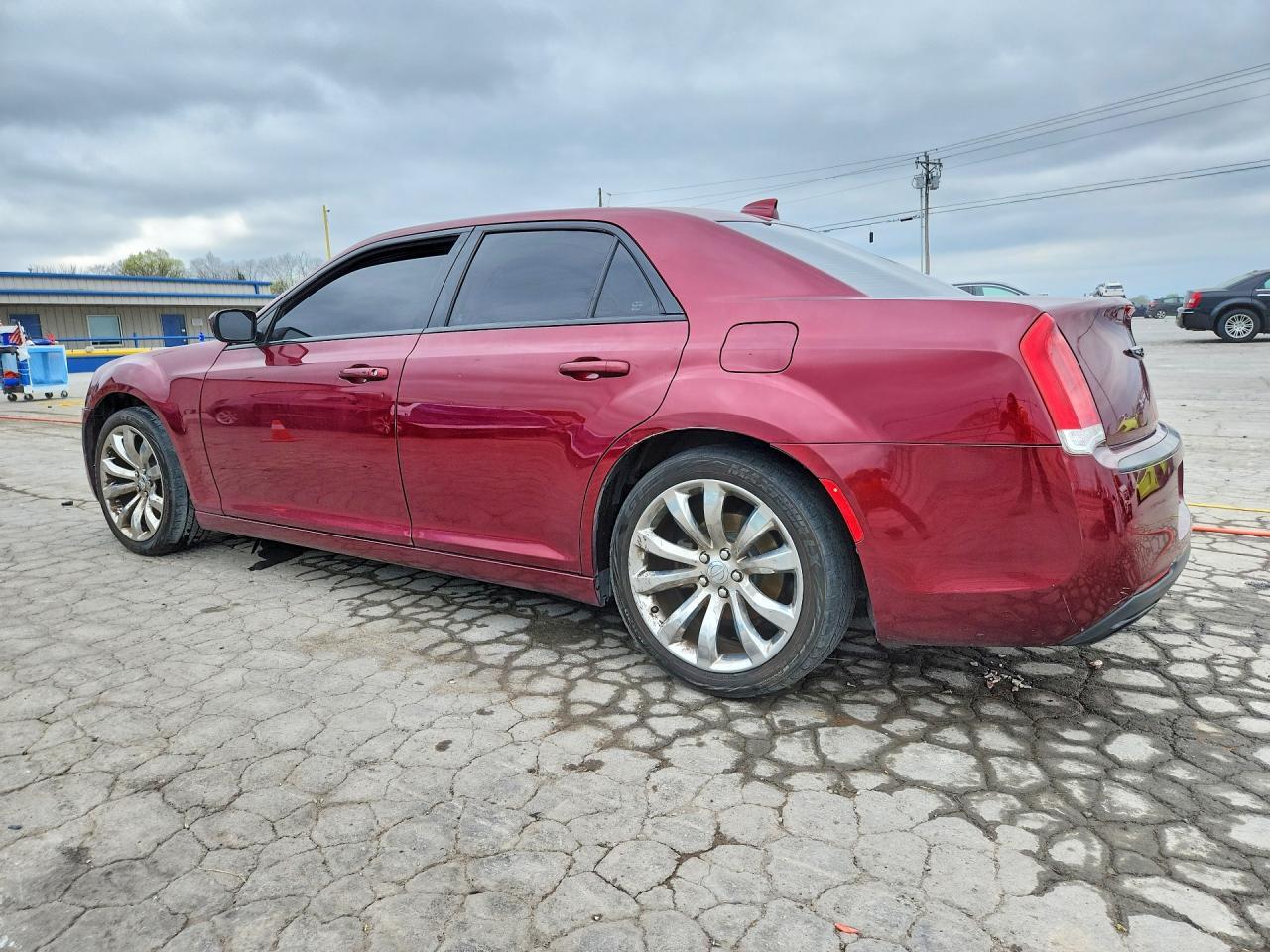 2017 Chrysler 300 Limited - Фото 2
