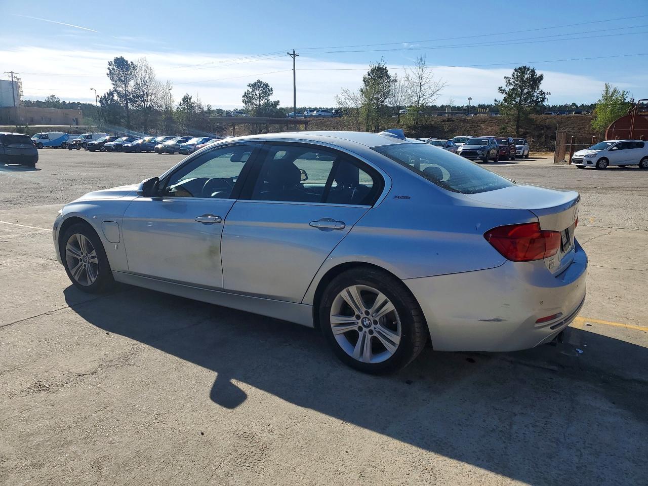 2017 BMW 330E - Фото 2