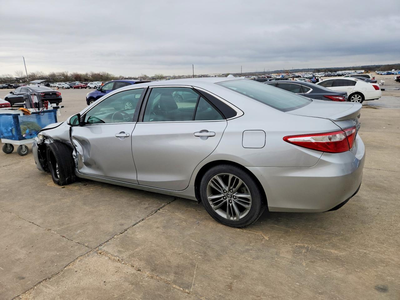 2017 Toyota Camry Se - Фото 2