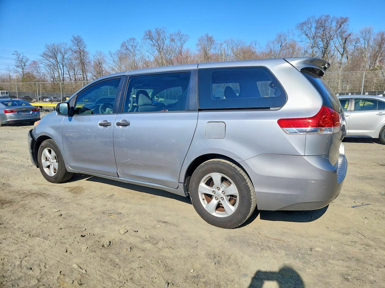 2011 Toyota Sienna Base 7-Passenger - Image 2