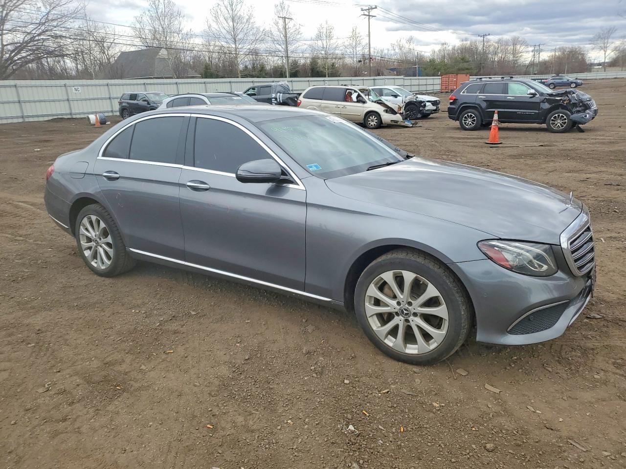 2017 Mercedes-Benz E 300 4Matic - Фото 4