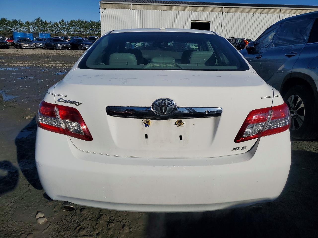 2011 Toyota Camry Xle V6 - Image 6