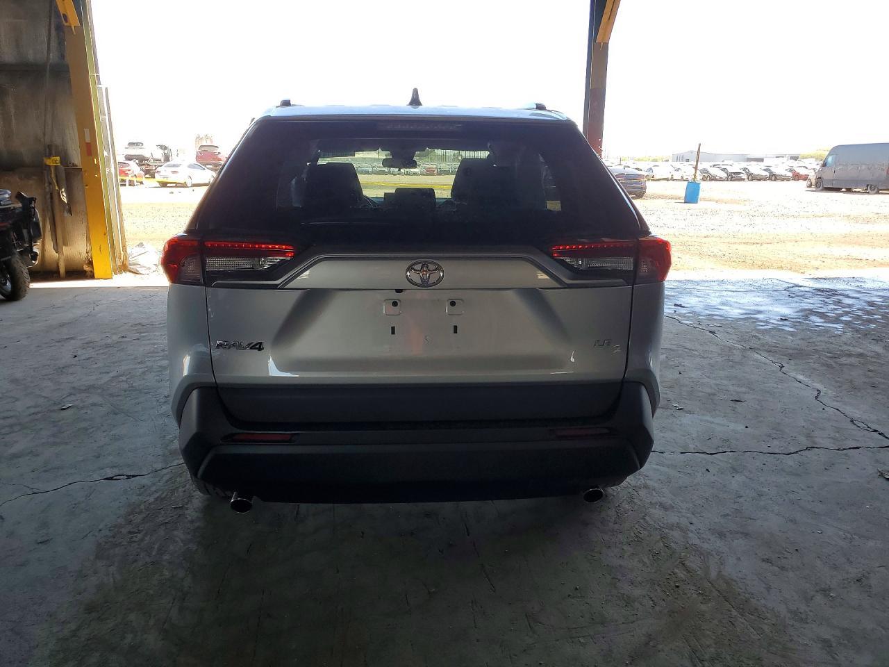 2021 Toyota Rav4 Le - Фото 6