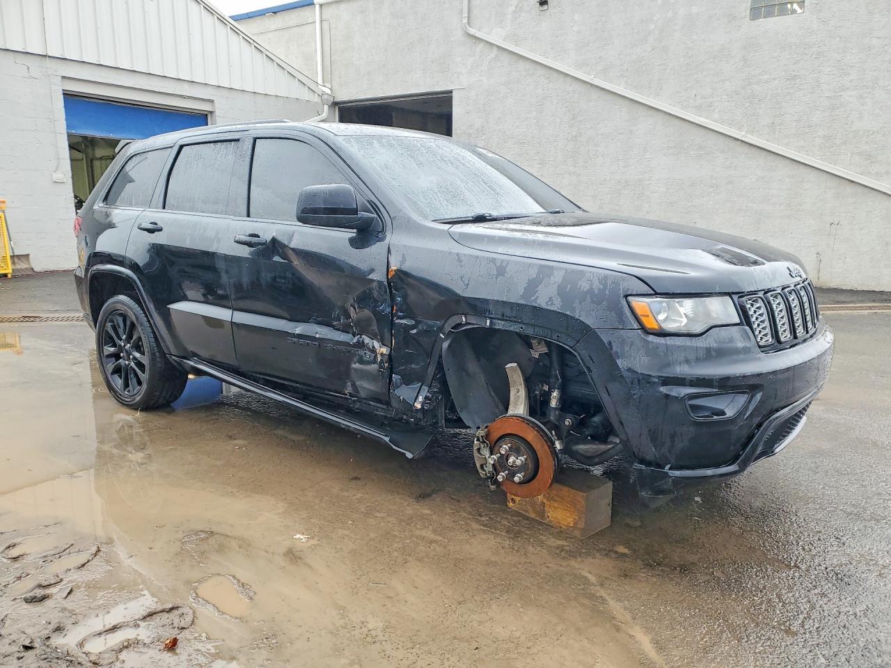 2019 Jeep Grand Cherokee Laredo - Image 4