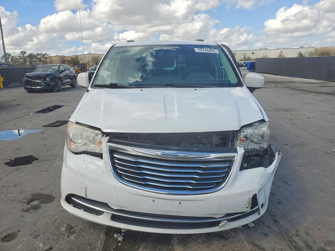 2016 Chrysler Town & Country Touring - Image 5