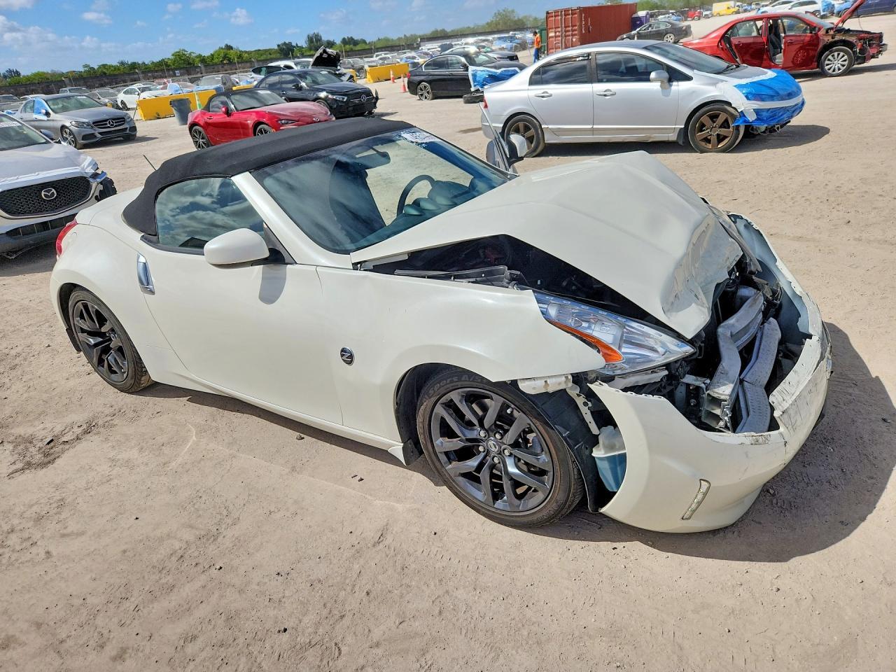 2017 Nissan 370Z Roadster - Image 4