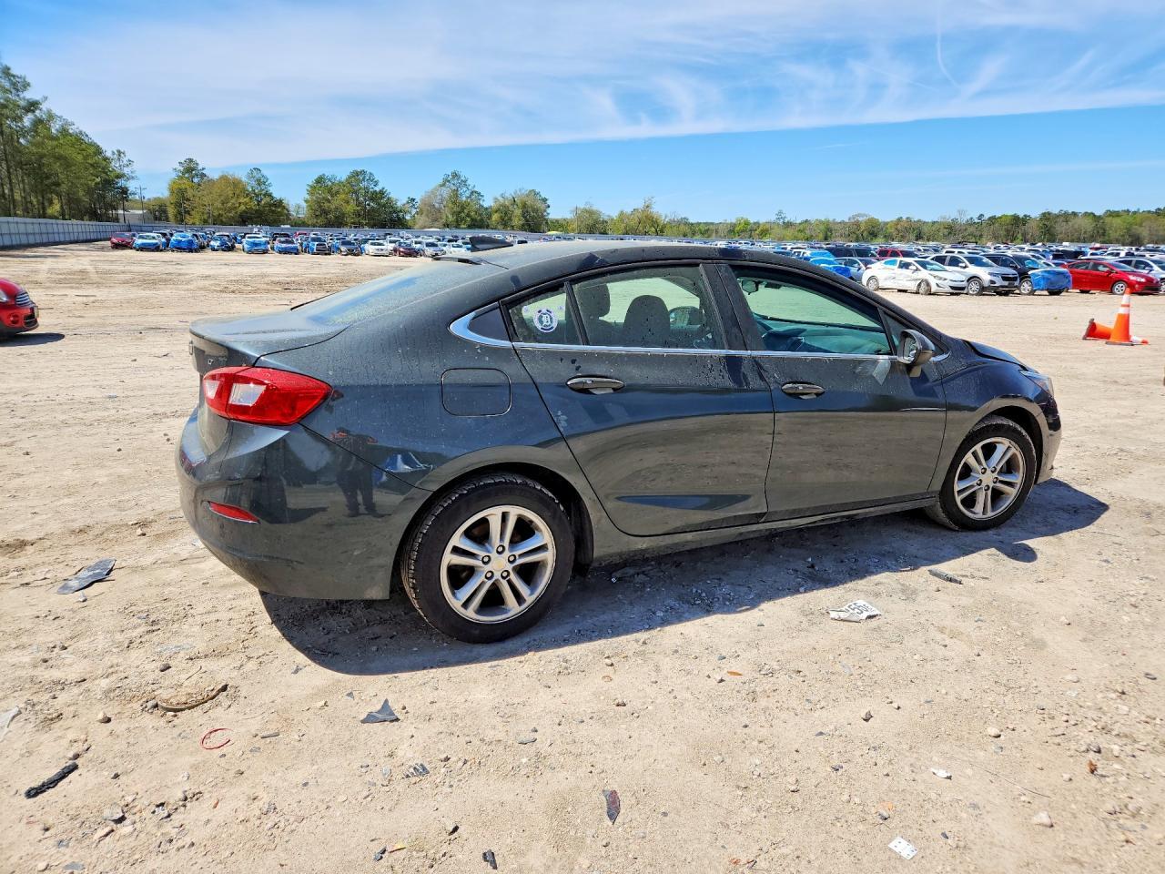 2018 Chevrolet Cruze Lt - Image 3