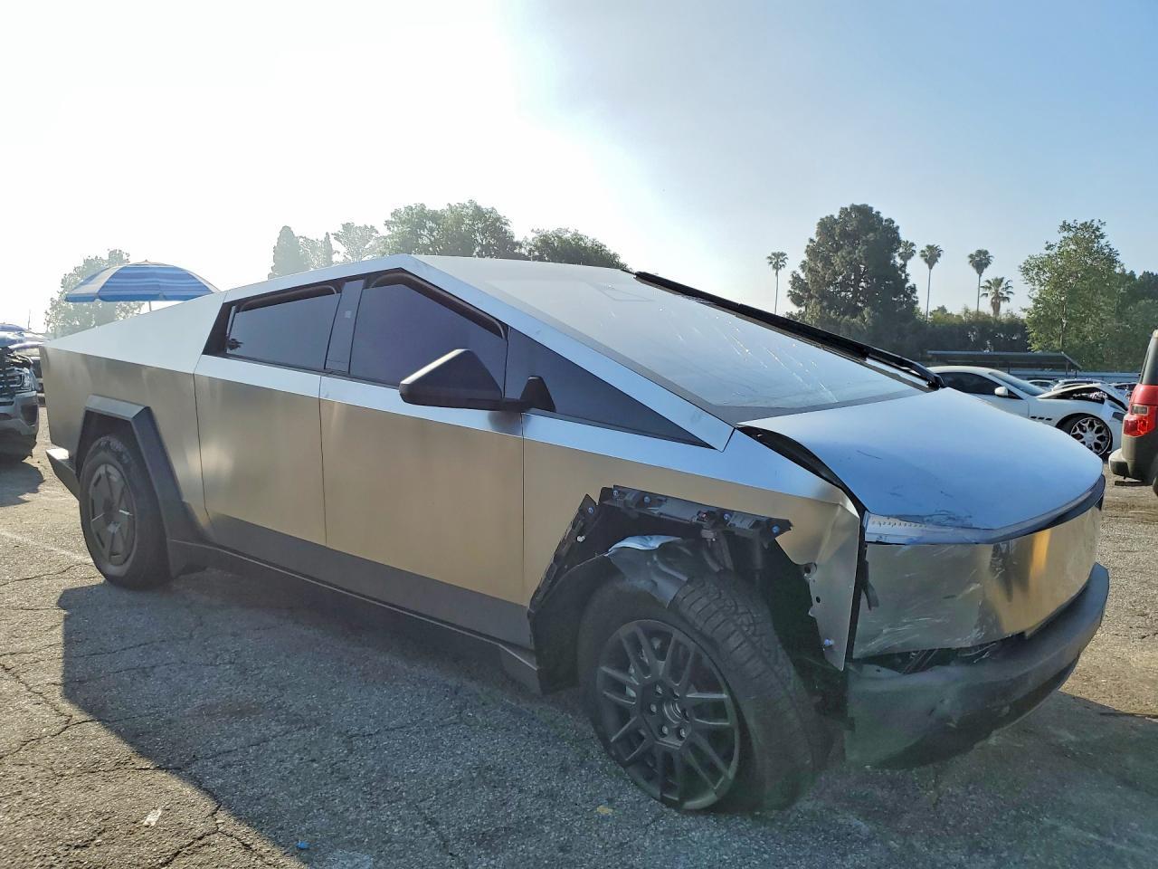 2026 Tesla Cybertruck - Image 4