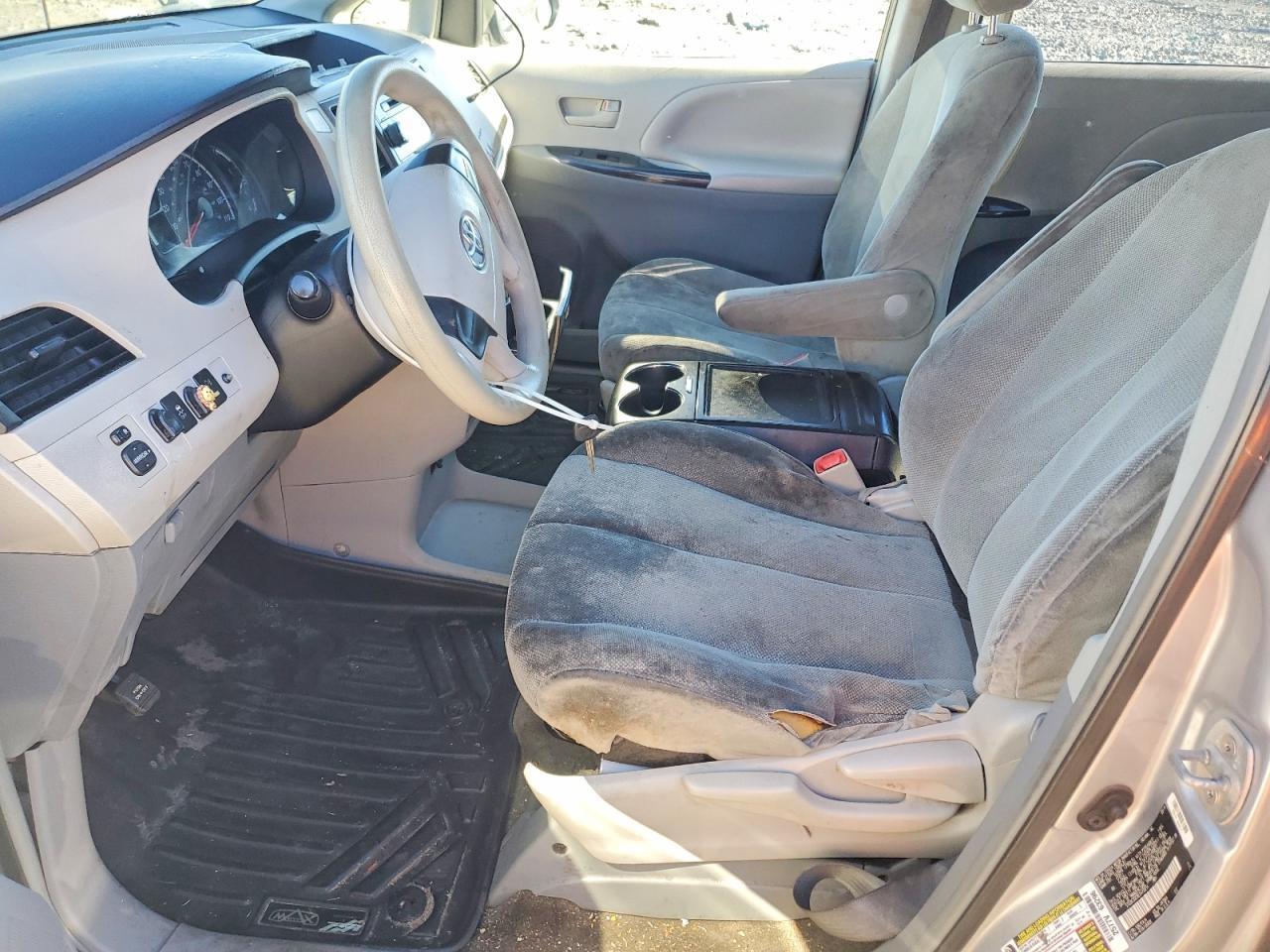 2014 Toyota Sienna L 7-Passenger - Фото 7