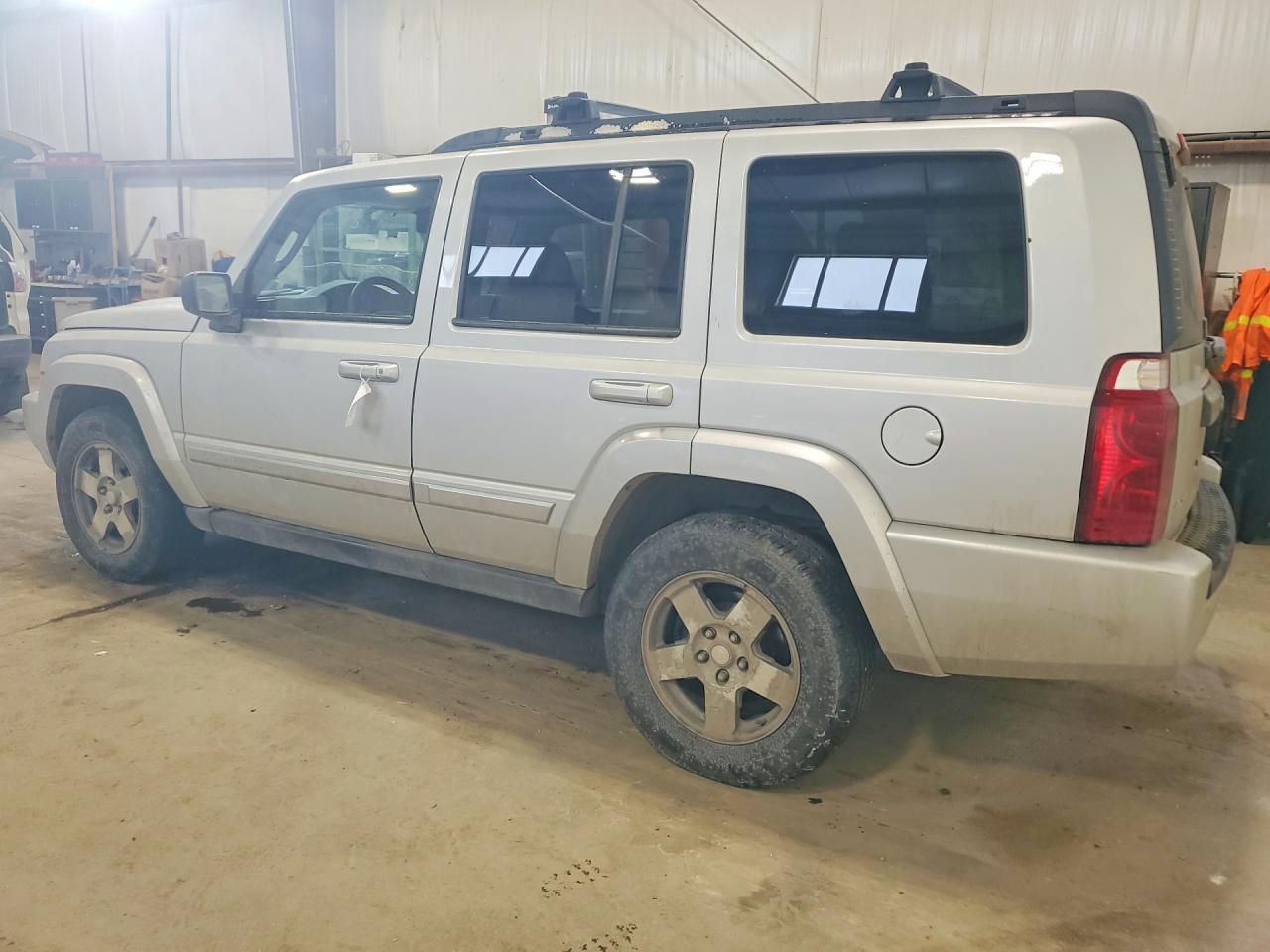 2010 Jeep Commander Sport - Image 2