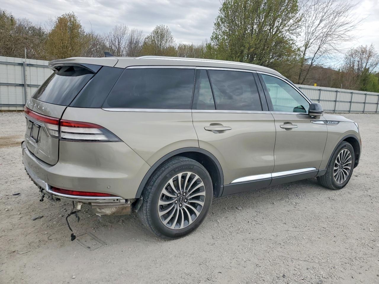 2023 Lincoln Aviator Reserve - Image 3