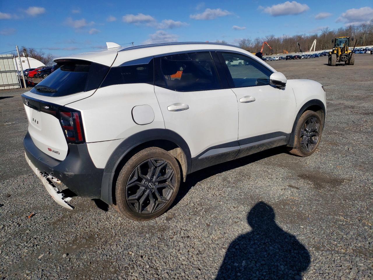 2025 Nissan Kicks Sr - Image 3