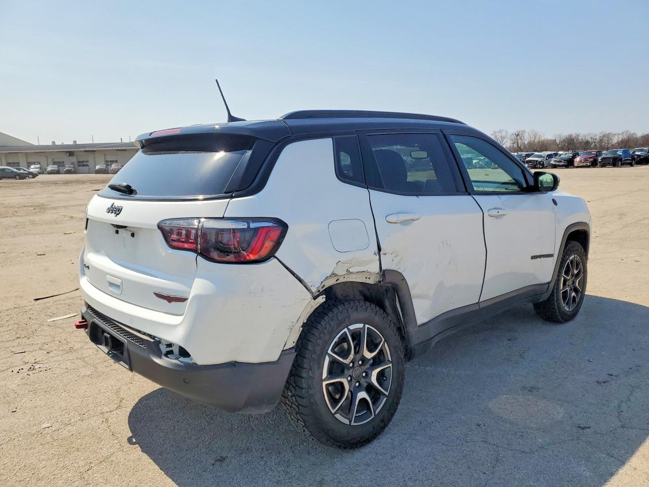 2025 Jeep Compass Trailhawk - Image 3