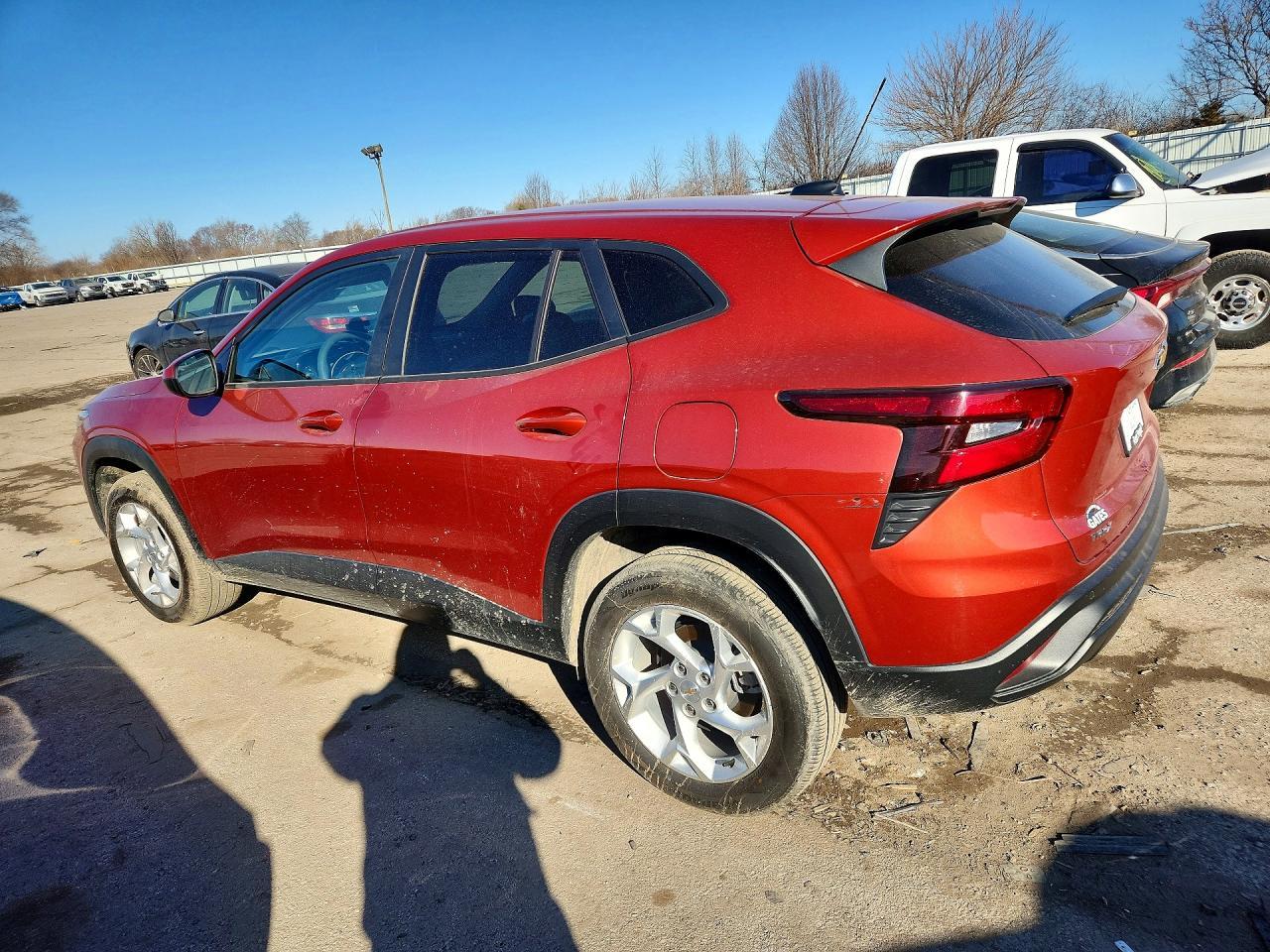 2024 Chevrolet Trax Ls - Фото 2