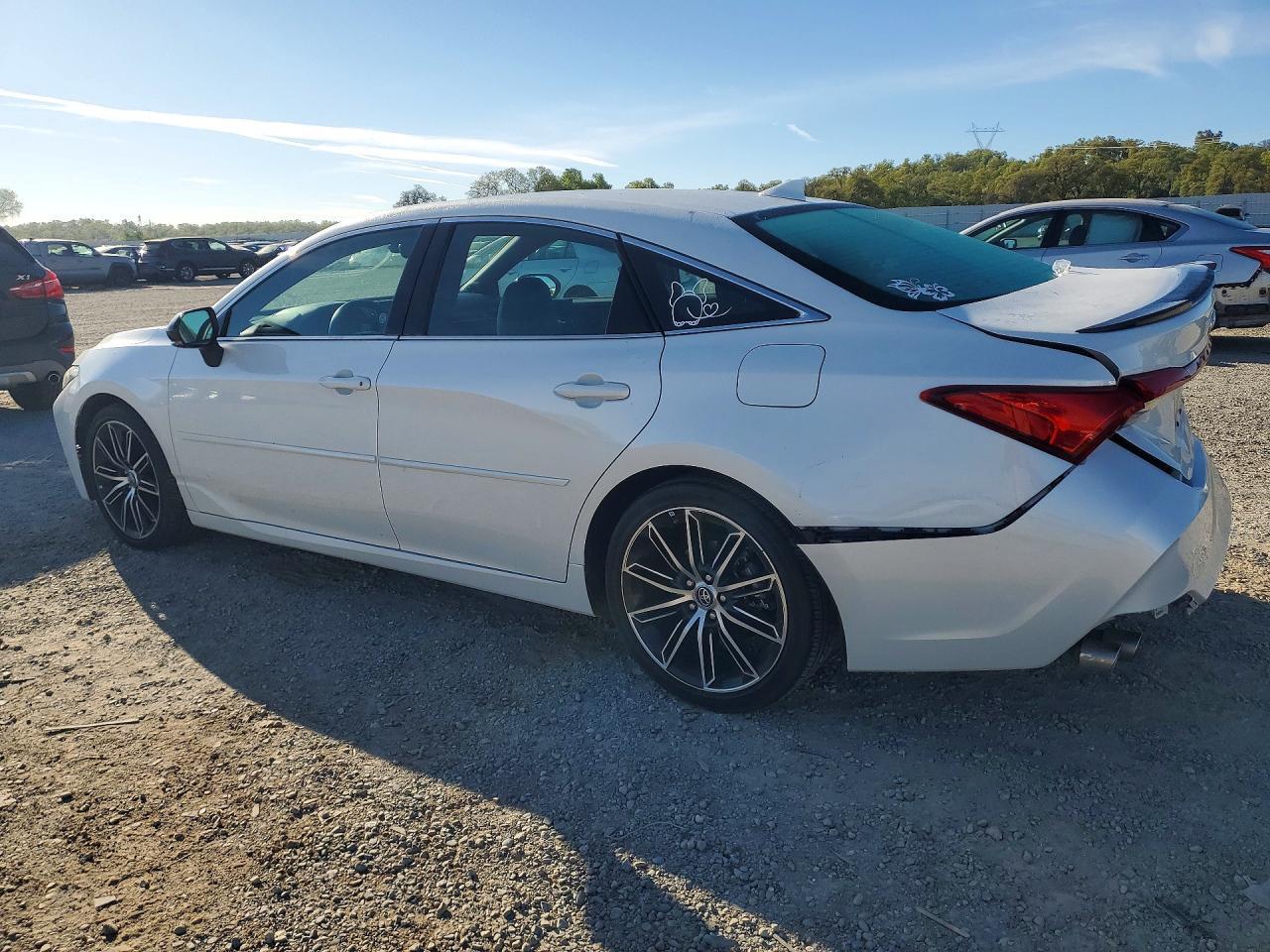 2019 Toyota Avalon Touring - Фото 2