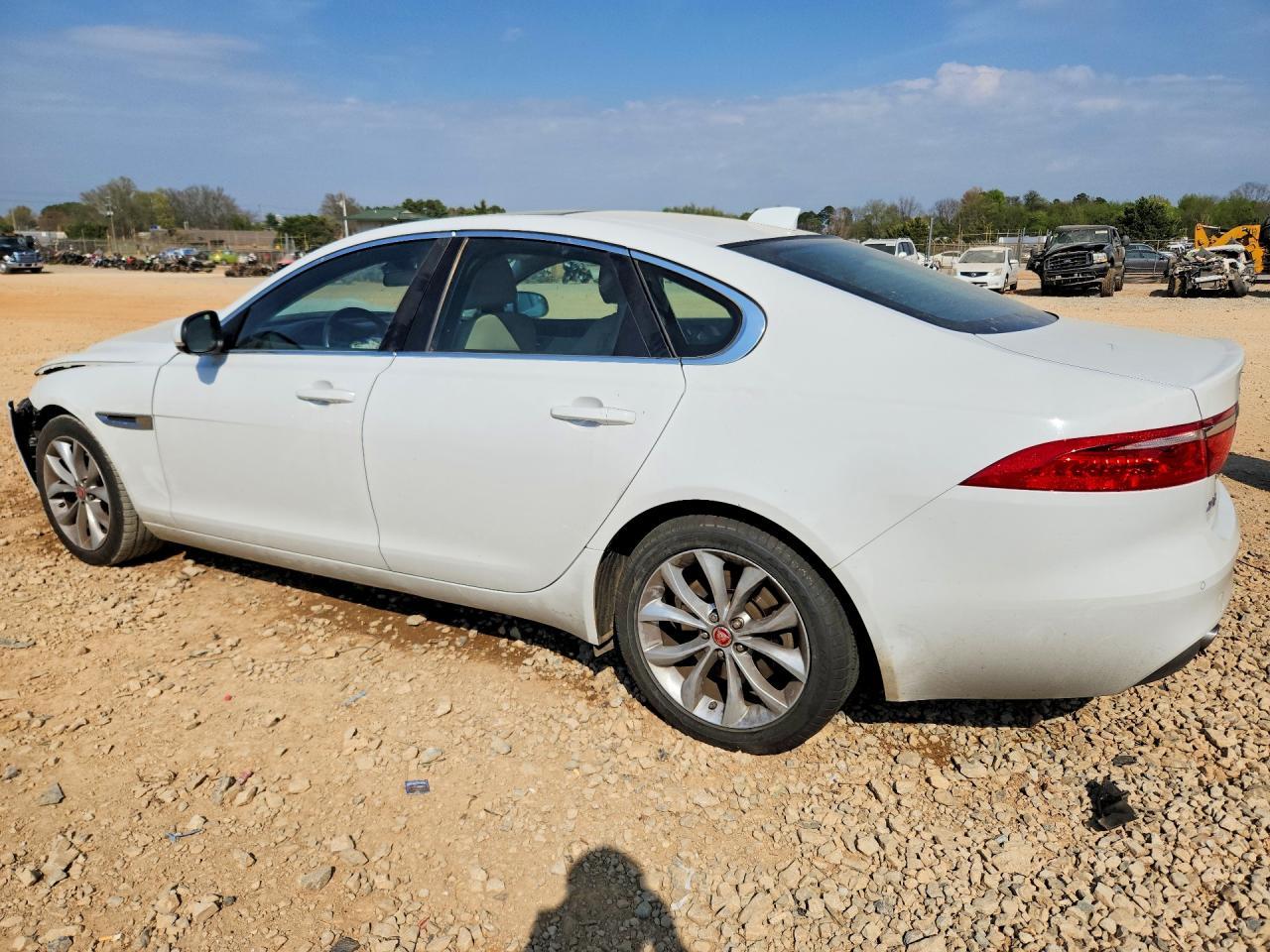 2018 Jaguar Xf Premium - Image 2