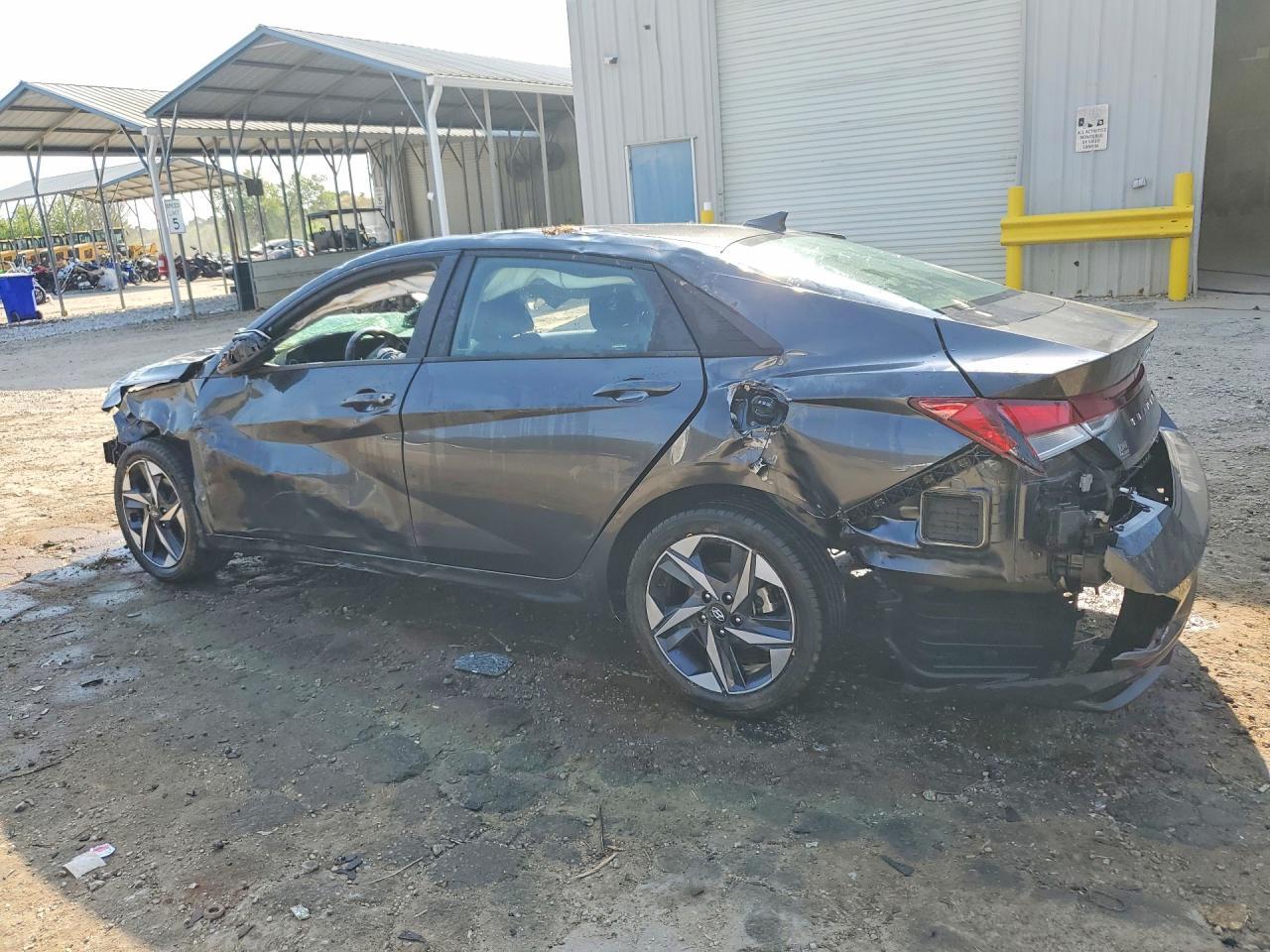 2023 Hyundai Elantra Sel - Image 2